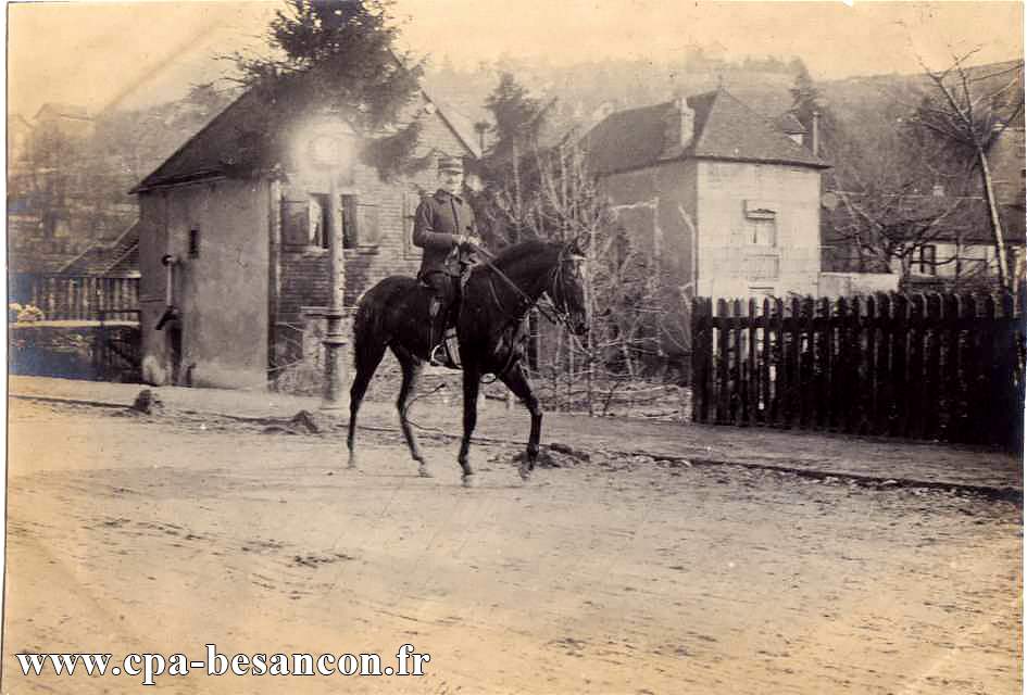 BESANÇON - Le capitaine Charbonnier - Rue des Docks - v. 1902